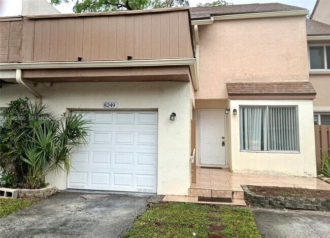 Foto del edificio - 8249 NW 8th Pl