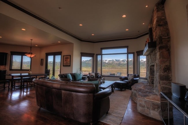 Building Photo - 6090 N Old Ranch Rd