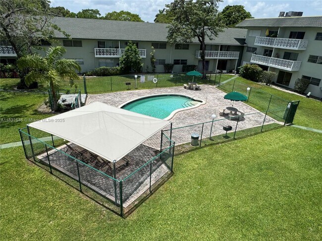 Foto del edificio - 4200 NW 3rd Ct
