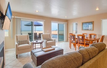 Building Photo - 3703 Seashore Dr