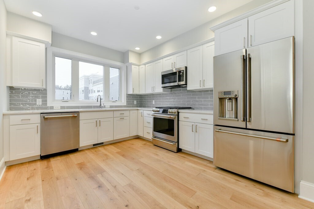 Primary Photo - 30 Berkshire St
