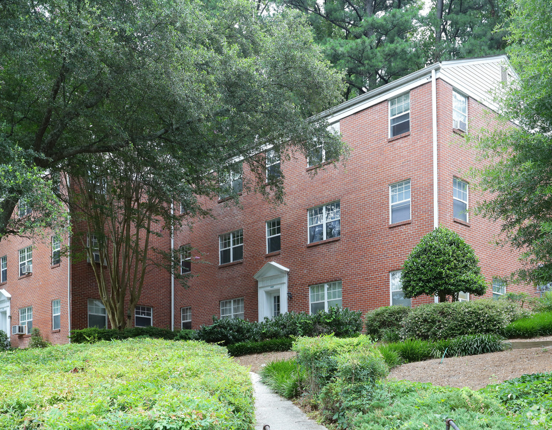 Primary Photo - Oak Knoll Apartments