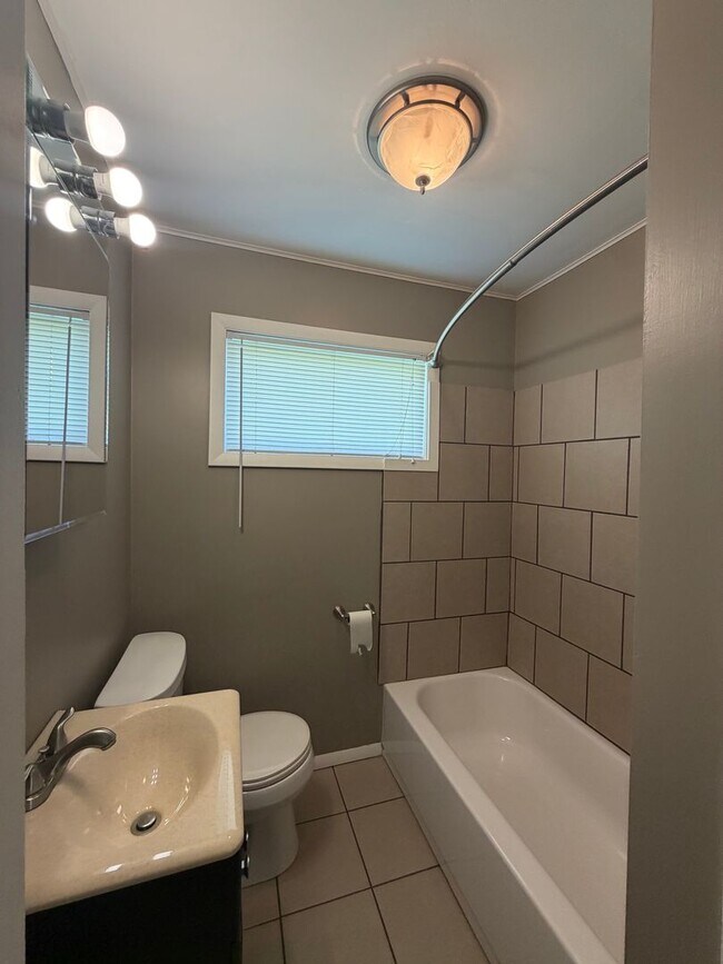 Building Photo - Updated 2 Bedroom Gem with Large Fenced Yard & Garage