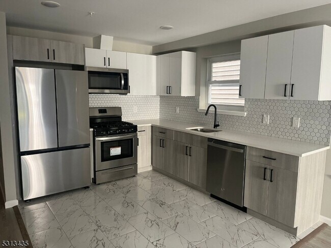Foto del edificio - 316 W Runyon St