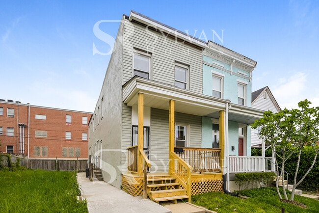 Photo - Immerse yourself in comfort and convenience House