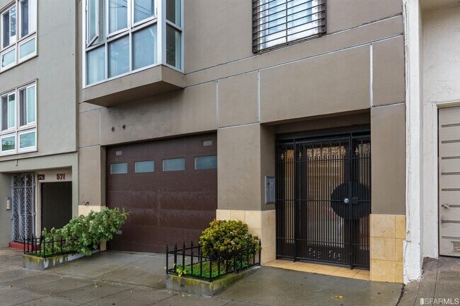 Building Photo - 565 33rd Ave