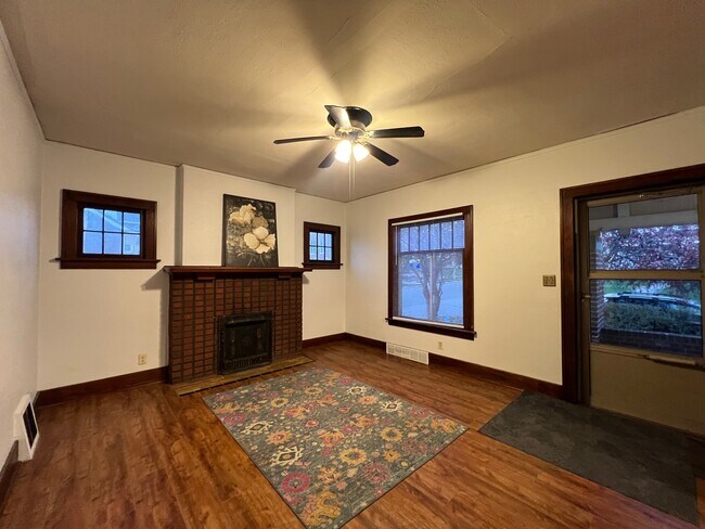 Foto del edificio - 2222 E 12th St