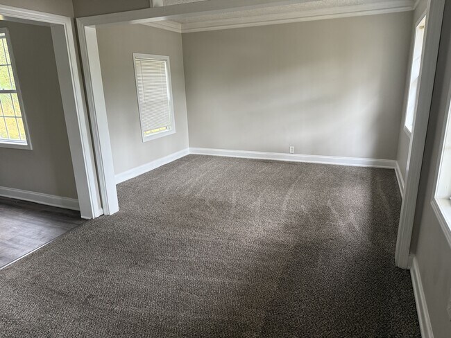 Foto del edificio - 83 Armstead Dr