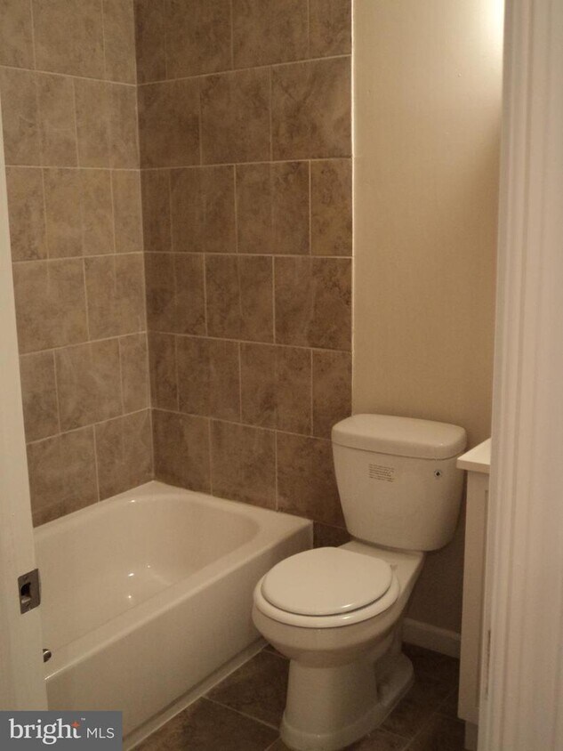 Foto principal - 4825 Baltimore Ave