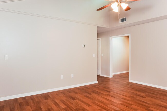 Building Photo - 130 Woodside Dr