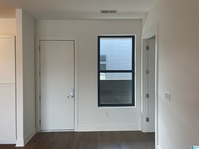 Building Photo - 1329 4th Ave S