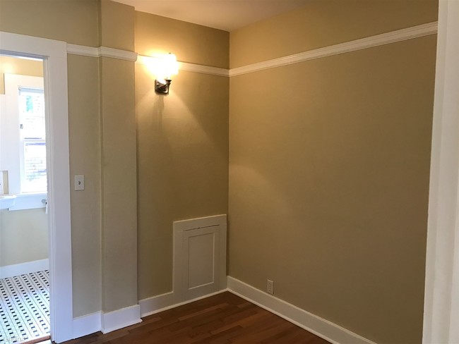 Building Photo - Studio, 1 bath  - Aloha Garden Court Apt #5