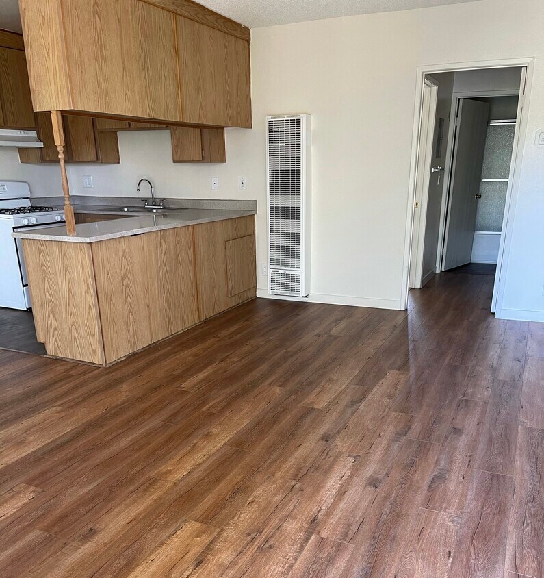 Foto principal - 10210 Mountair Ave