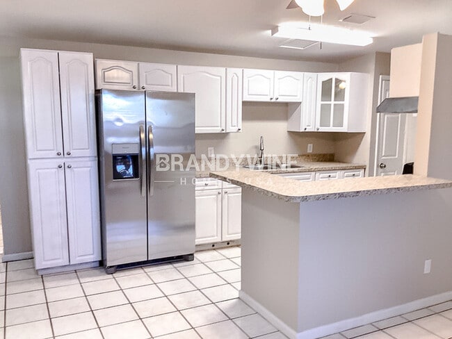 Building Photo - **AVAILABLE NOW!!** 3BED 1.5 BATH Apply To...