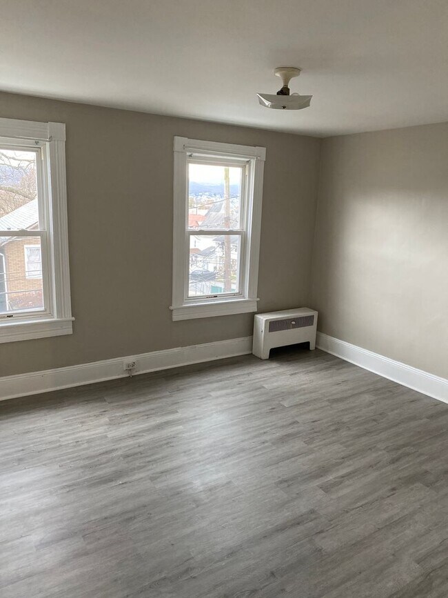 Foto del edificio - 209-211 North Bromley Avenue