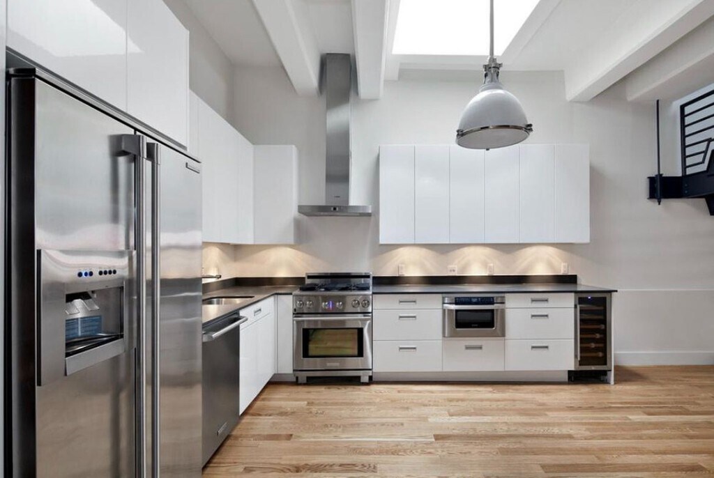 Building Photo - 90 Horatio St