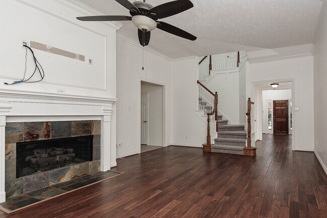 Foto del edificio - 27 Bluff Creek Pl