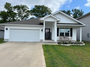 Building Photo - 5253 Peach Dr