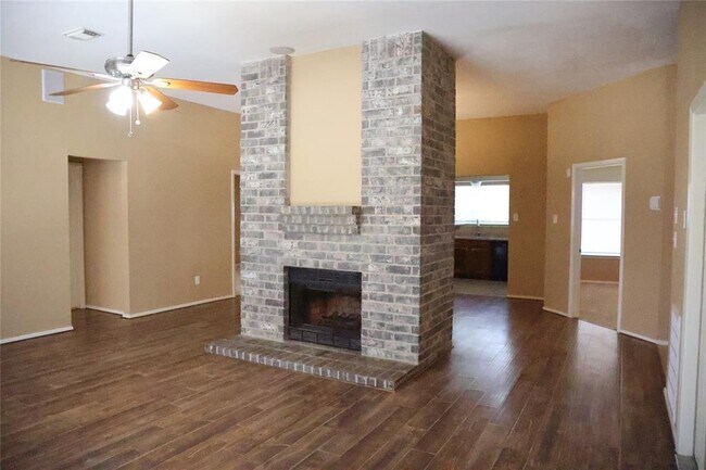 Building Photo - 2523 Edgedale Dr