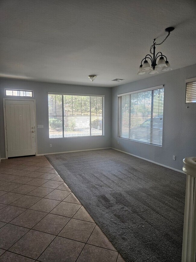 Building Photo - Spectrum rental in Gilbert!