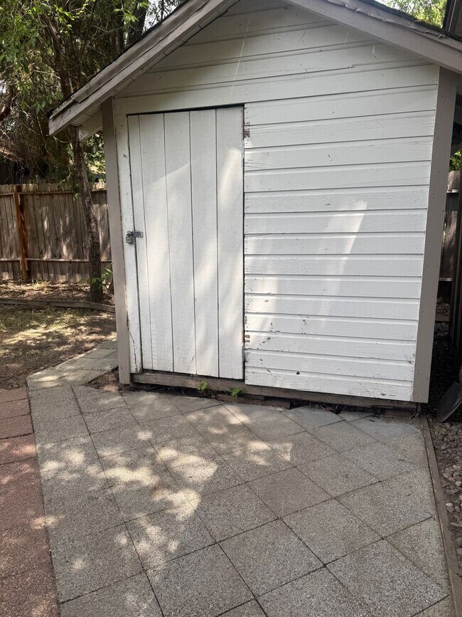 Foto del edificio - 412 NW Manzanita Ave