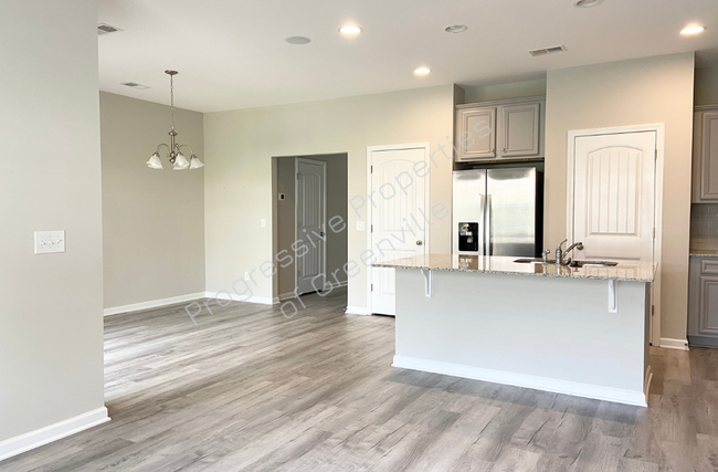 Foto del edificio - 405 Cedar Bluff Way