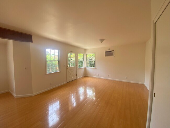 Building Photo - 13542 Wyandotte St