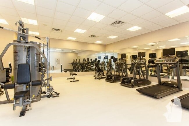 Building Photo - 5050 N Sheridan Rd