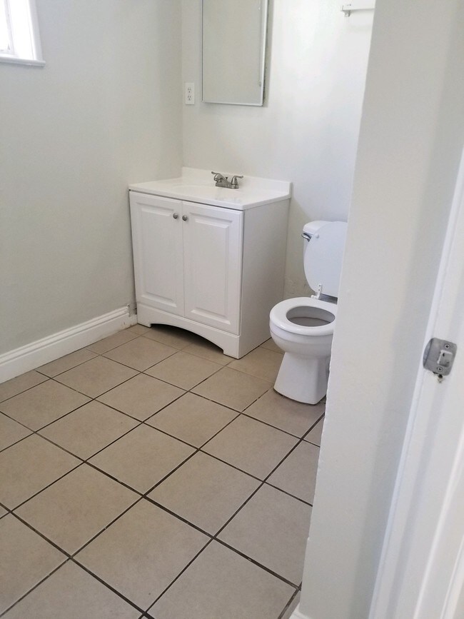 Building Photo - 329 North Glenn Avenue, Unit 339