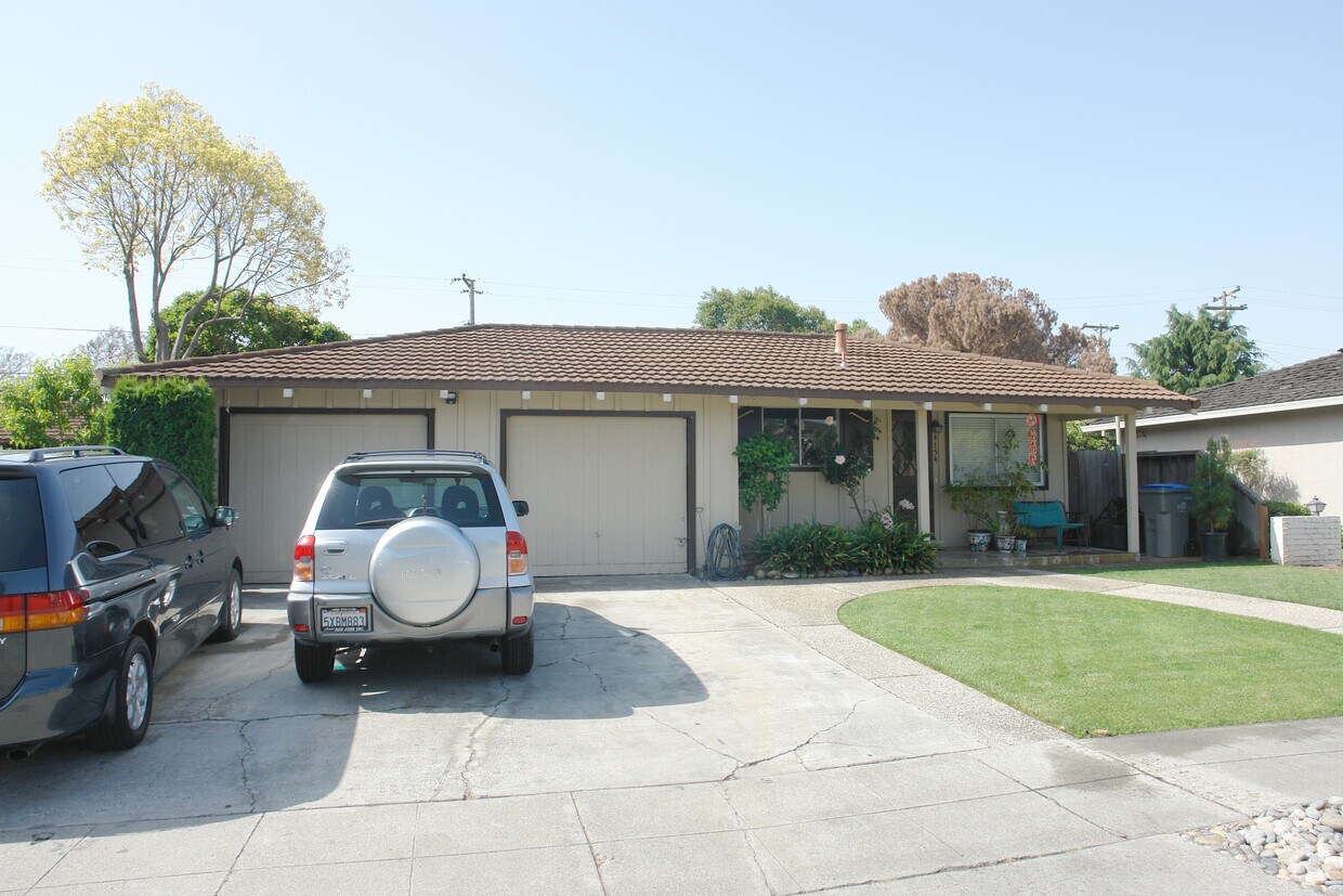 Building Photo - 4154 Manzanita Dr
