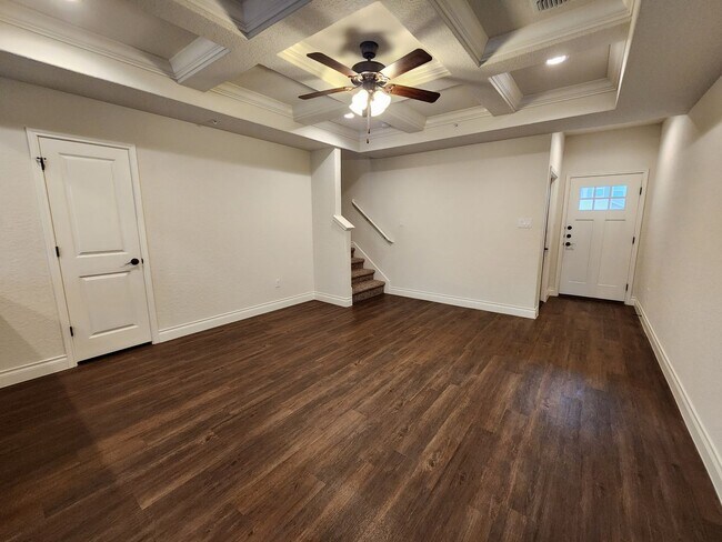 Building Photo - 3/2.5/1.5 Fourplex Close to IH35 for Commu...