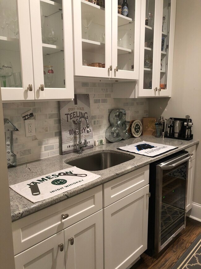 Foto del edificio - 1011 Everett Pl