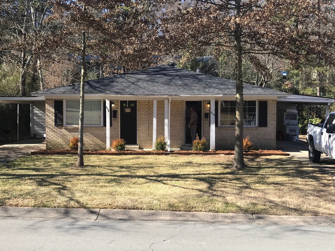 Foto principal - 808 Pine Valley Rd