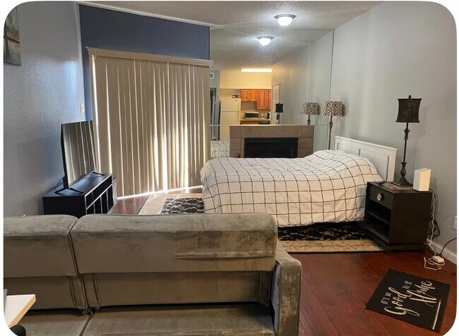 Foto del edificio - 10855 Meadowglen Ln