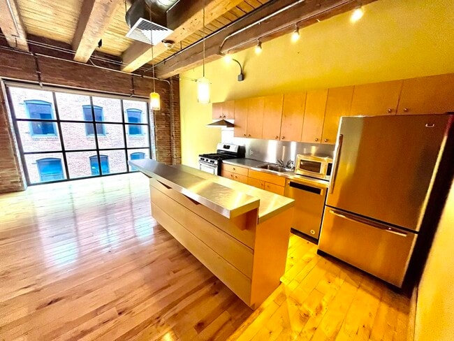 Building Photo - 21 Wormwood St
