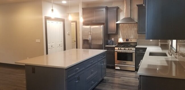 Building Photo - 4 Bedroom 3 Bath with Bedroom on the main Floor in Bothell