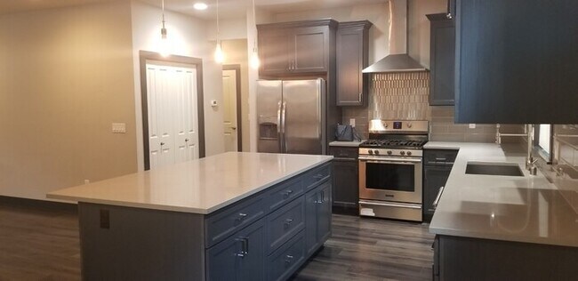 Foto del edificio - 4 Bedroom 3 Bath with Bedroom on the main Floor in Bothell