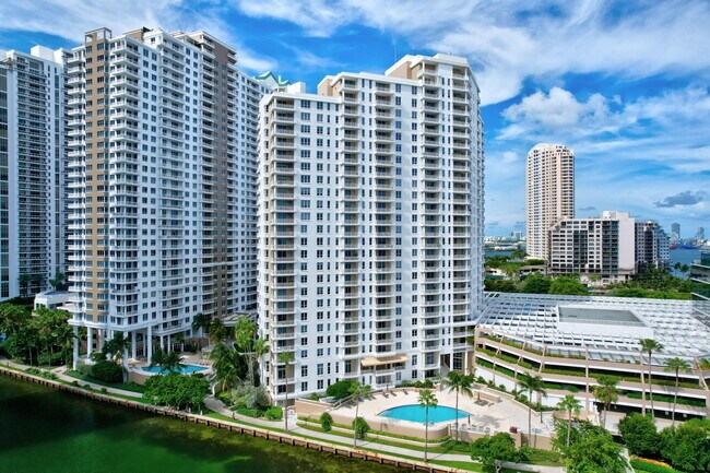 Foto del edificio - 701 Brickell Key Blvd