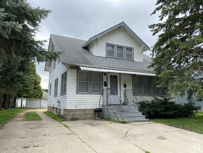Building Photo - 810 Range St
