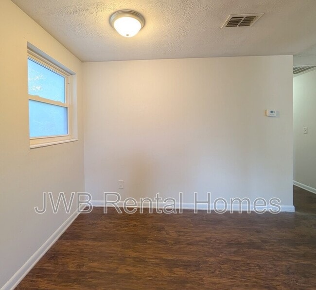 Foto del edificio - 9023 Madison Ave