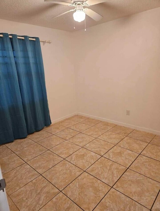 Foto del edificio - 20910 NE 8th Ct