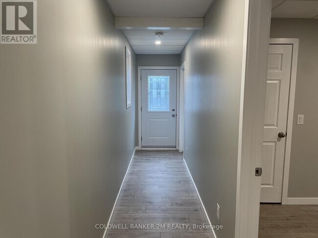 Photo du bâtiment - 101 Bobcaygeon Rd