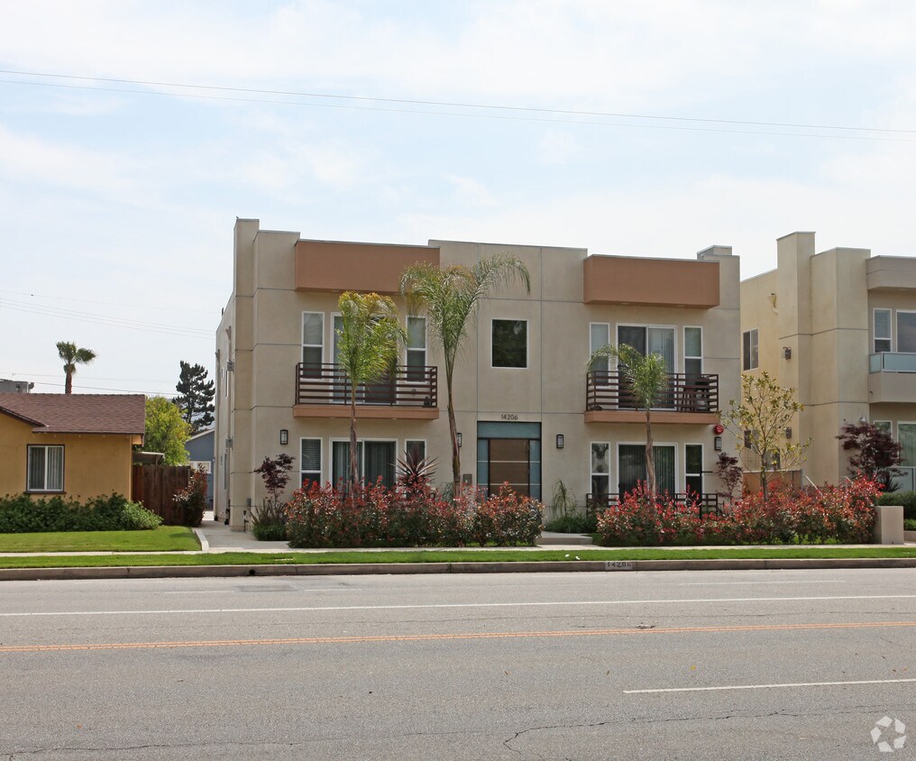 Foto del edificio - 14206 Riverside Dr