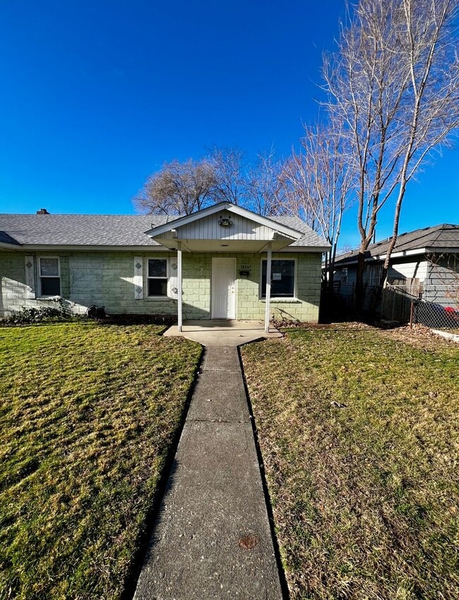 Building Photo - c1604