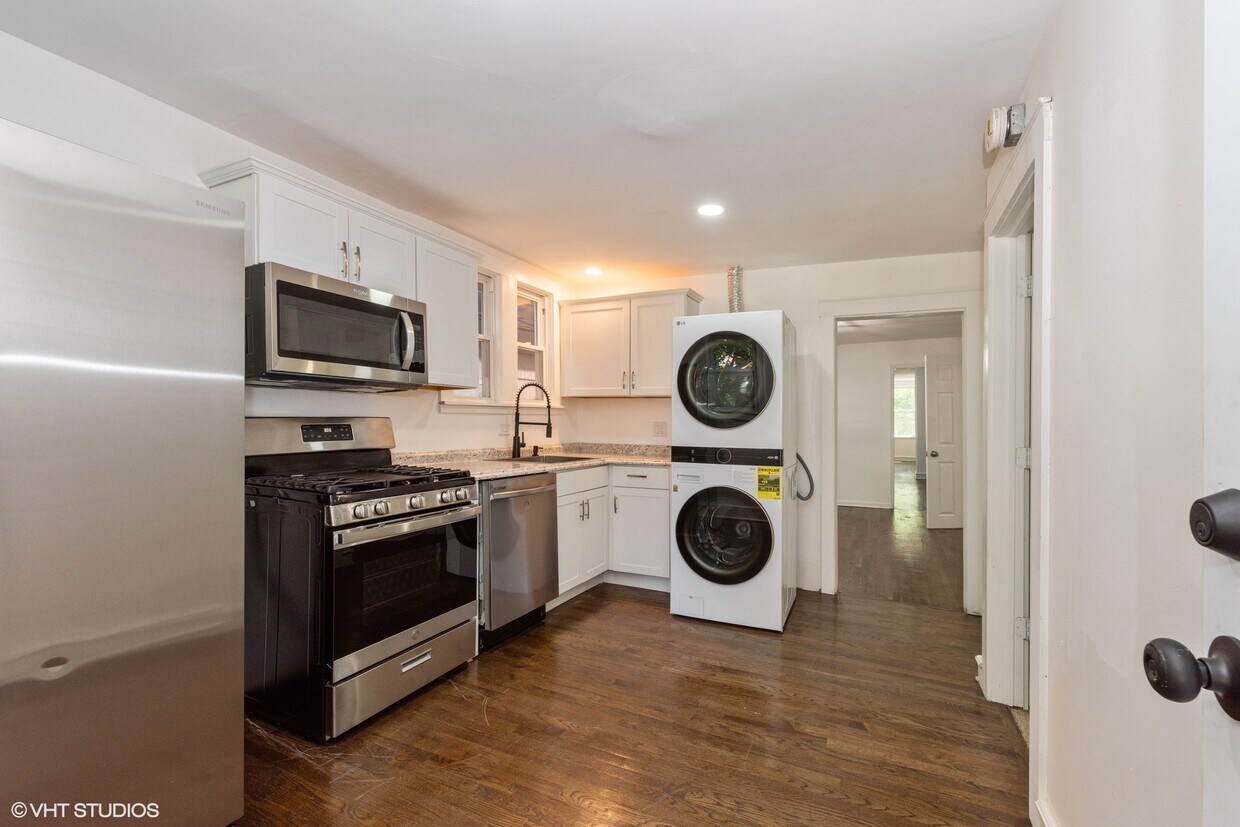 Foto principal - 2102 W Roscoe St