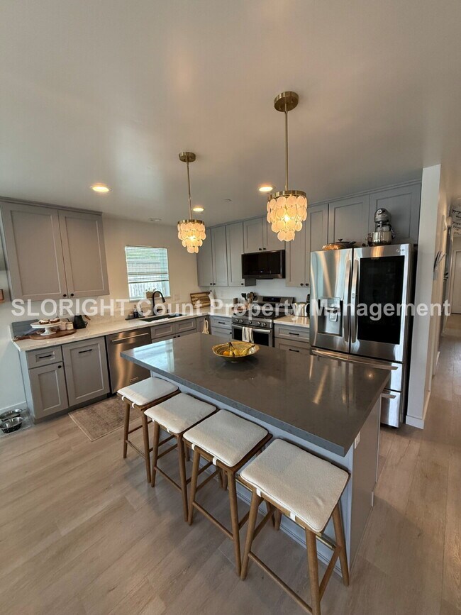 Foto del edificio - AVAILABLE SEPTEMBER- Walking Distance From The Beach - 3 Bed / 2 Bath