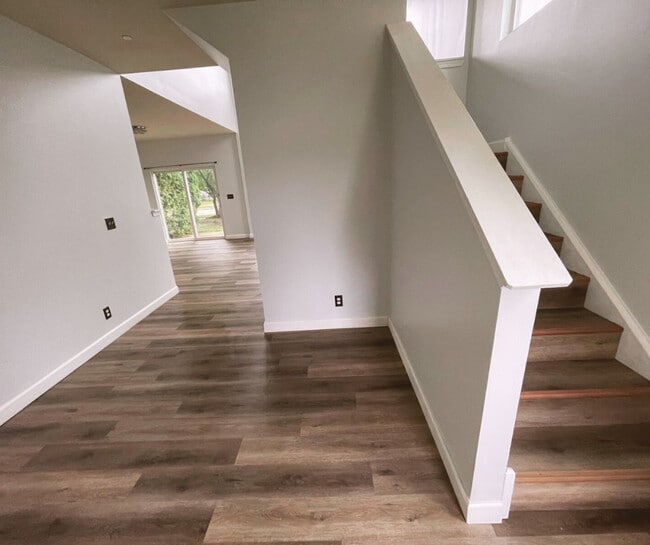Building Photo - 1157 Goldfinch Ave