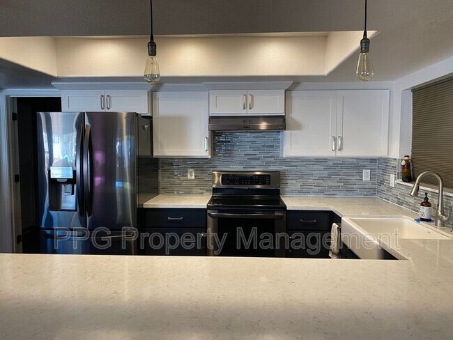 Foto del edificio - 2402 W Redfield Rd