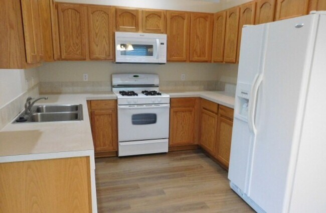 Foto del edificio - 3Bd/2Ba Single Story House - Available Soon!