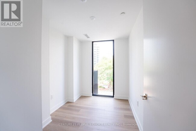 Building Photo - 3009-3009 Novar Rd